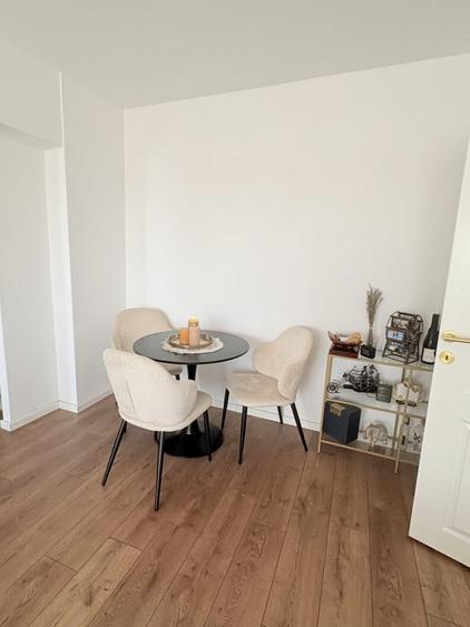Apartament cu 3 camere semidecomandat în Berceni