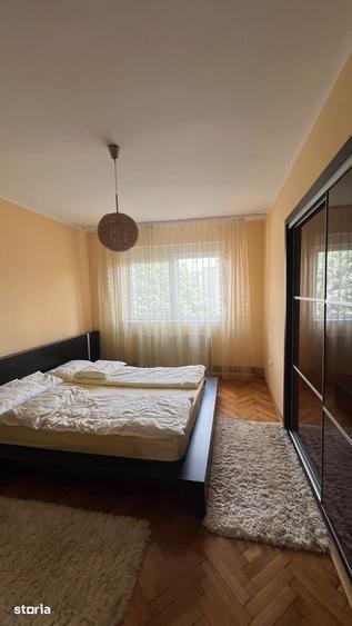 Apartament cu 3 camere decomandat în Intim