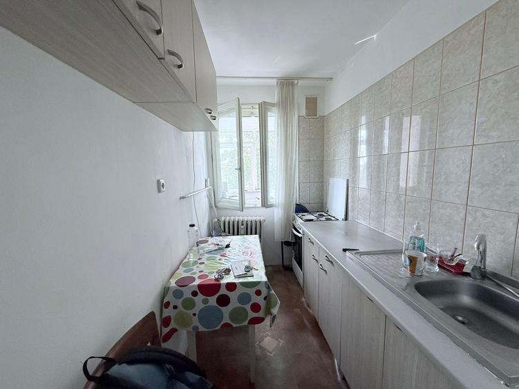 Apartament cu 2 camere semidecomandat, mobilat în Crângași