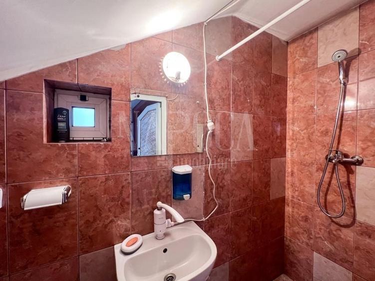 Casă individuală cu 12 camere cu Canalizare în Mărăști