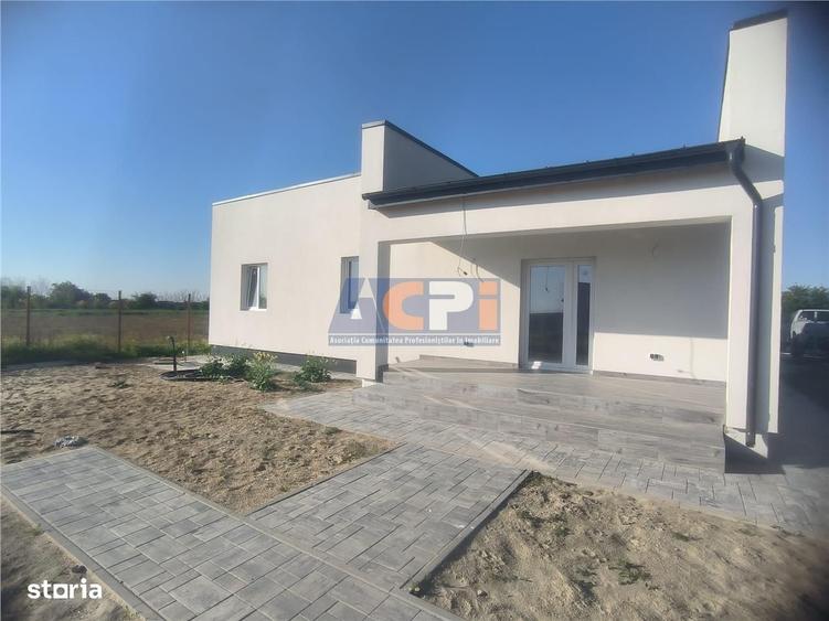 Casă cu 4 camere în Adunații-Copăceni