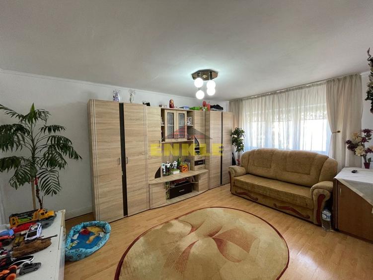 Apartament cu 4 camere decomandat în Central