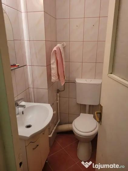 Apartament cu 3 camere decomandat în Narcisa