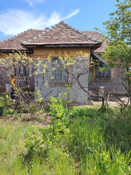 Casă individuală cu 3 camere cu Teren 2800 Mp în Caraula