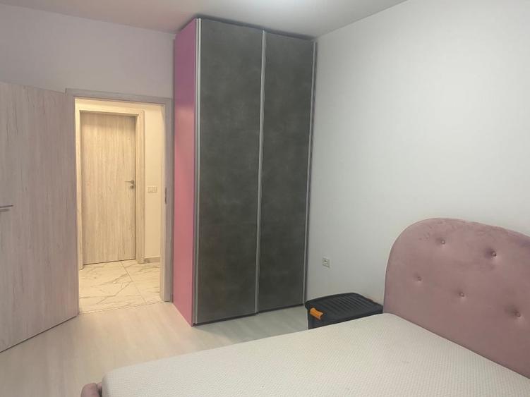 Apartament cu 4 camere decomandat, mobilat în Metalurgiei