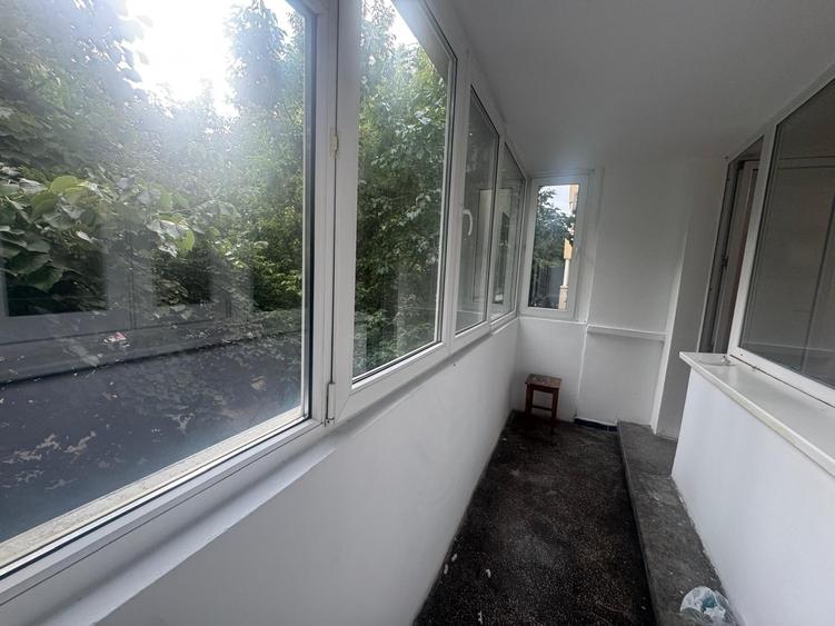 Apartament cu 2 camere semidecomandat, mobilat în Grivița