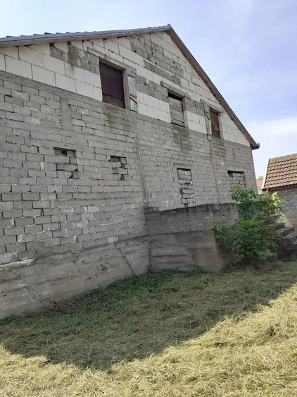 Teren de 2000 mp, în Central