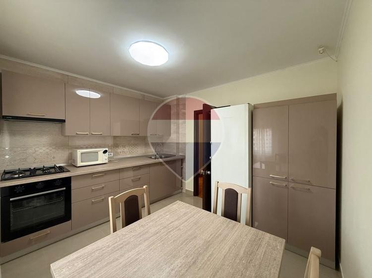 Apartament cu 3 camere decomandat, mobilat în Nerva Traian