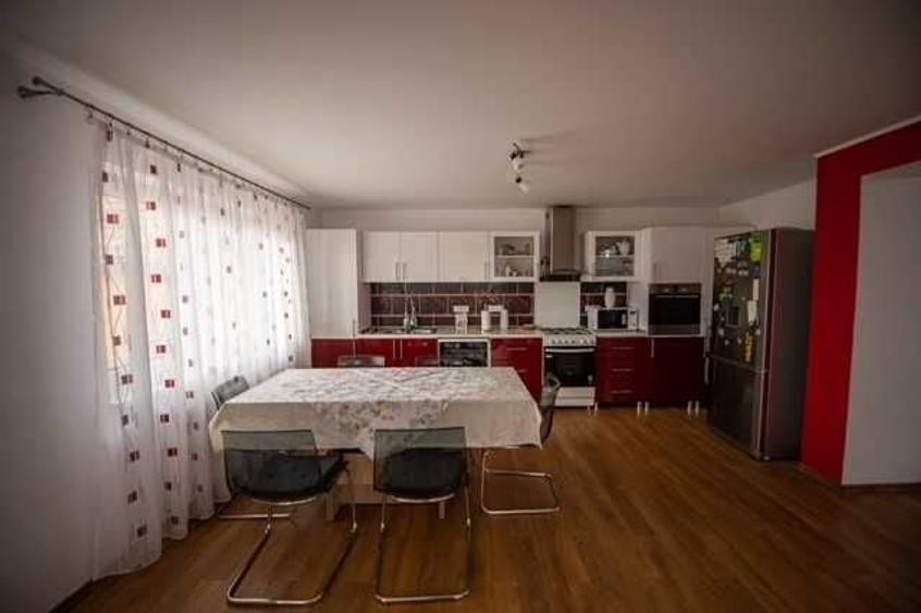 Casă cu 4 camere cu Teren 1400 Mp în Central