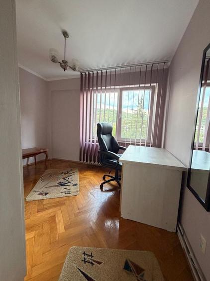 Apartament cu 3 camere semidecomandat în Exterior Vest