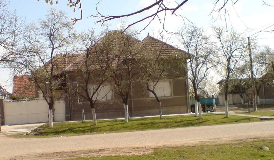 Casă cu 4 camere în Cermei