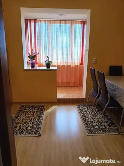 Apartament cu 3 camere decomandat în Cedonia