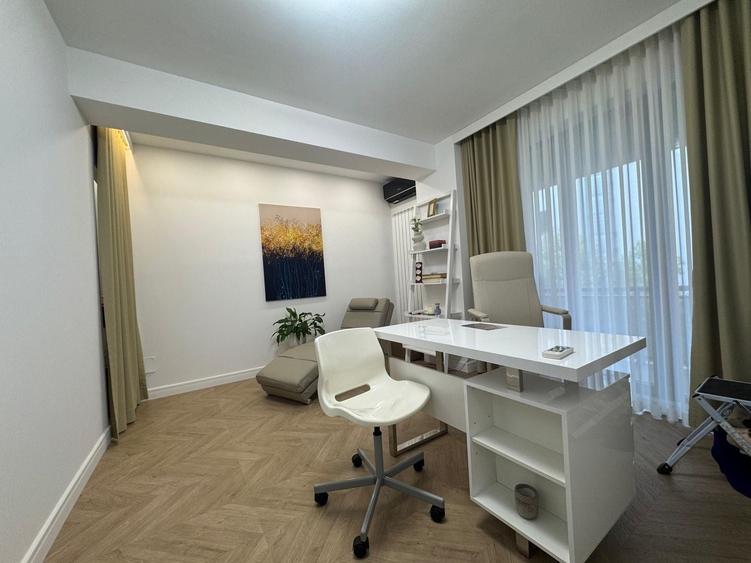 Apartament cu 4 camere semidecomandat în Casin