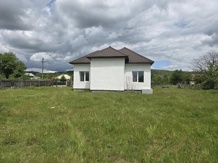 Casă cu 3 camere cu Teren 1200 Mp în Central