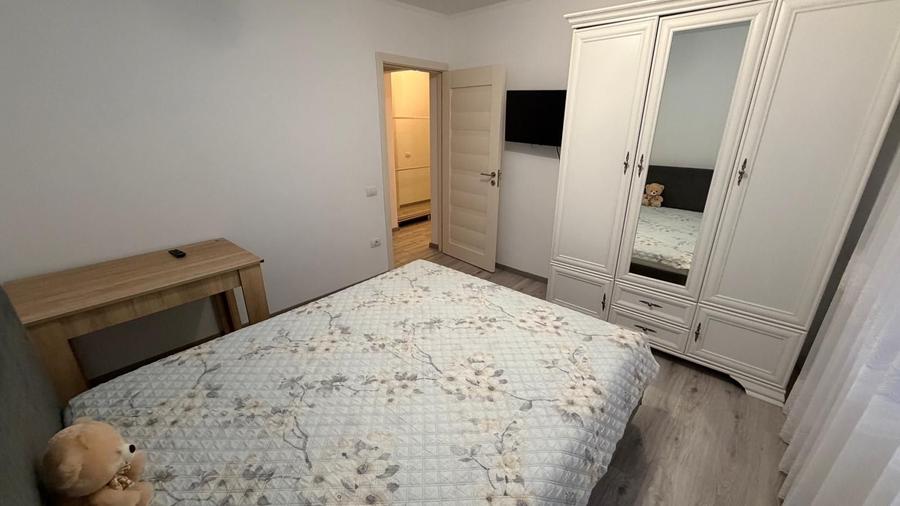 Apartament cu 3 camere decomandat, mobilat în Dacia