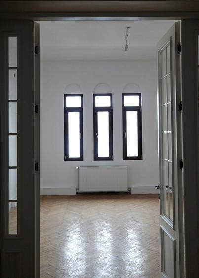 Apartament cu 3 camere în P-ța Unirii