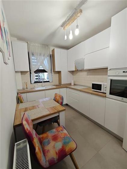 Apartament cu 3 camere decomandat, mobilat în Central