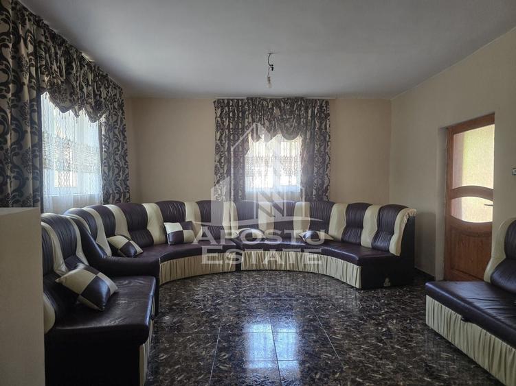 Casă individuală cu 4 camere cu Canalizare în Central