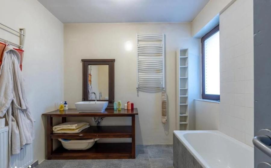 Casă cu 6 camere cu Teren 850 Mp în Snagov