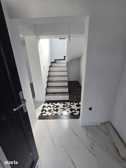 Casă cu 5 camere cu Teren 378 Mp în Corbeanca