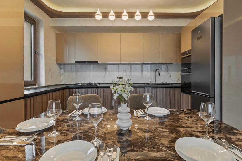 Apartament cu 4 camere decomandat, mobilat în Tractorul
