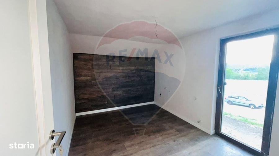 Casa / Vila cu 4 camere de vanzare - 8