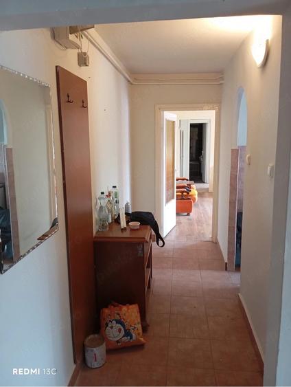 Apartament cu 3 camere semidecomandat în Central