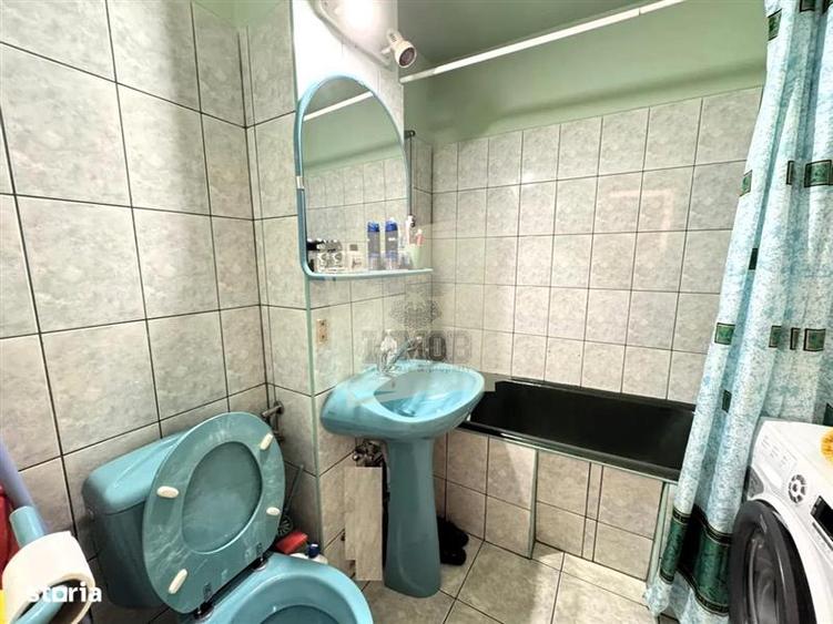 Apartament cu 3 camere decomandat, mobilat în Valea Aurie