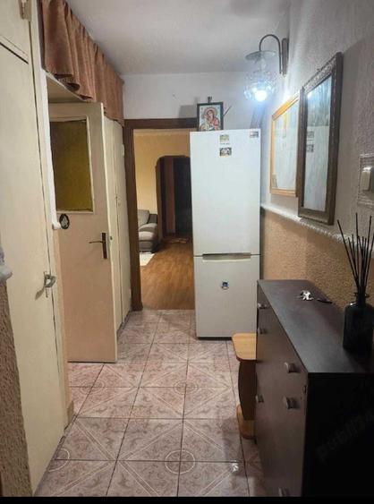 Apartament cu 3 camere semidecomandat în Micro 3