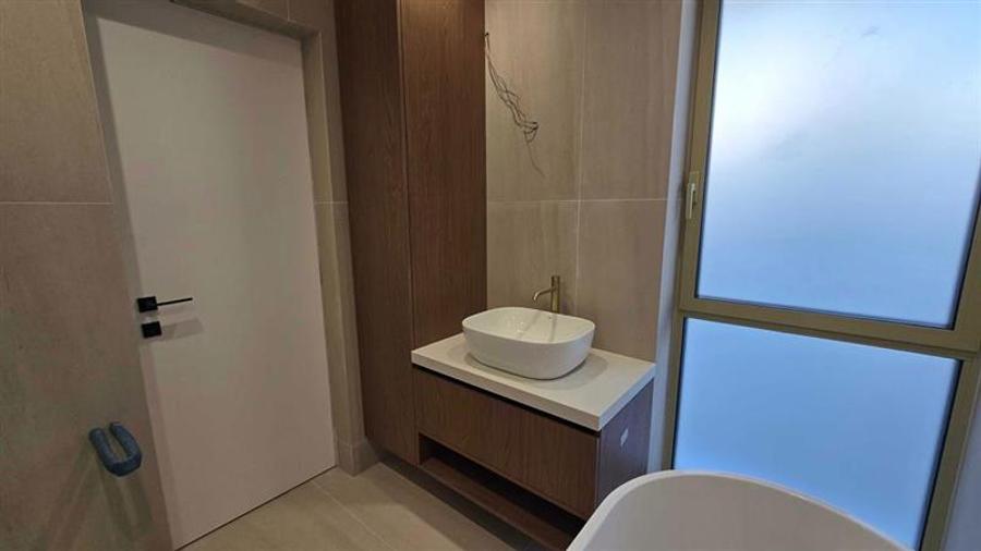 Apartament cu 4 camere semidecomandat în Aviatorilor