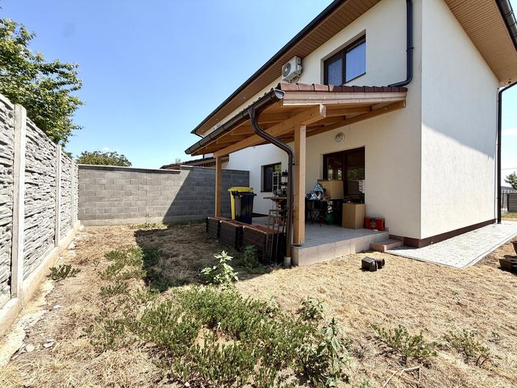 Duplex cu 4 camere cu Teren 240 Mp în Sânandrei