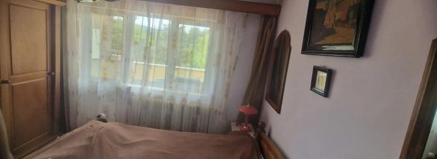 Apartament cu 3 camere decomandat în Est