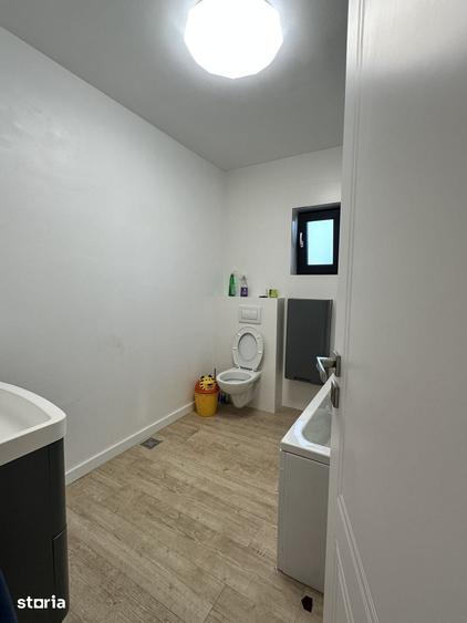Casă cu 5 camere cu Teren 500 Mp în Păulești