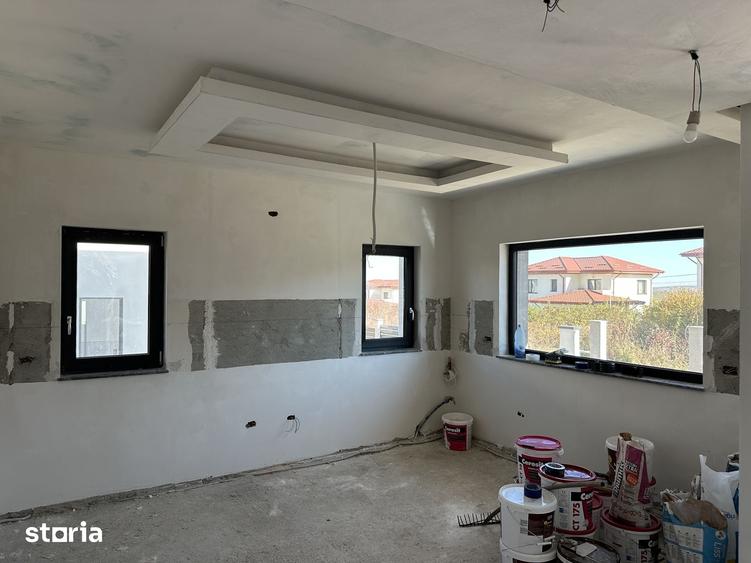 Casă cu 4 camere cu Teren 500 Mp în Podu Roș