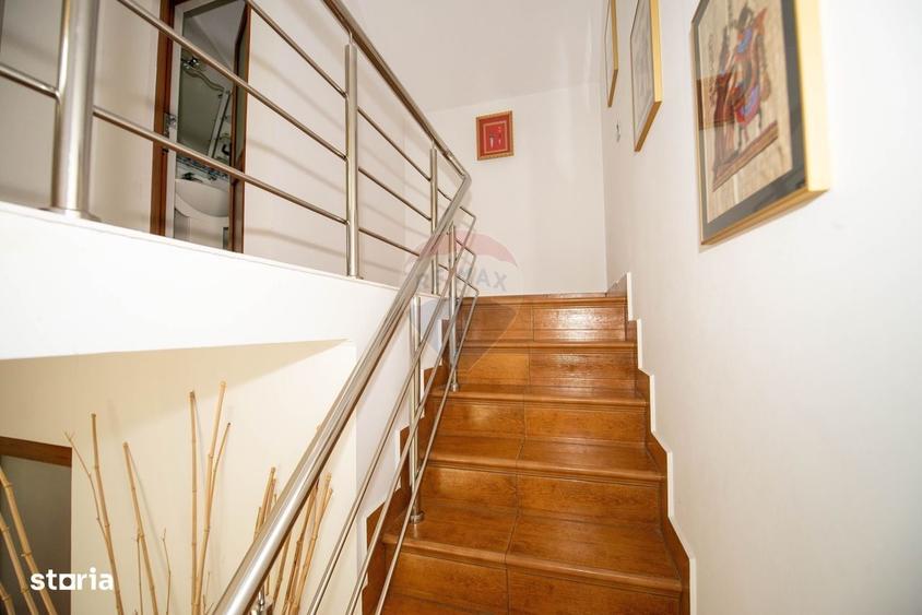 Casă cu 4 camere în Prunaru