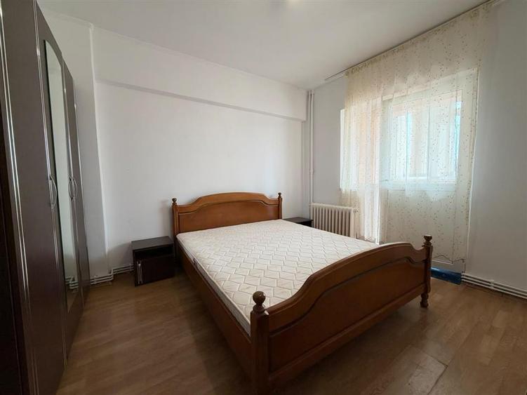 Apartament cu 3 camere decomandat, mobilat în Gară