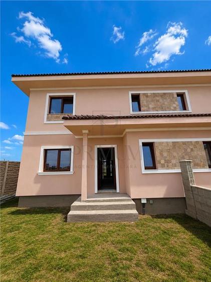 Duplex cu 4 camere cu Canalizare în Moșnița Nouă