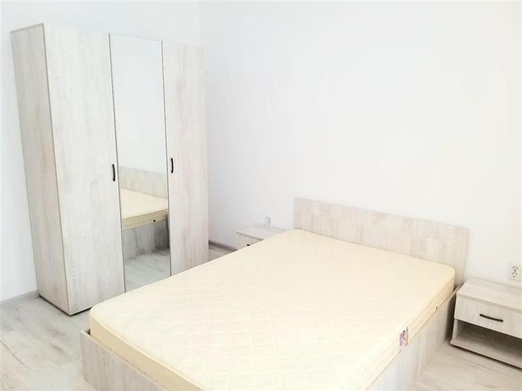 Apartament cu 3 camere decomandat, mobilat în Tractorul