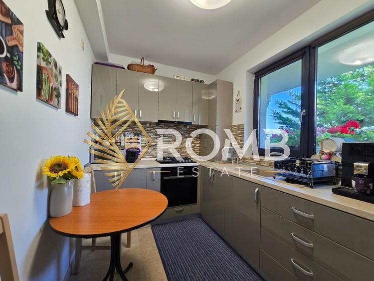 Duplex cu 6 camere cu Canalizare în Florești