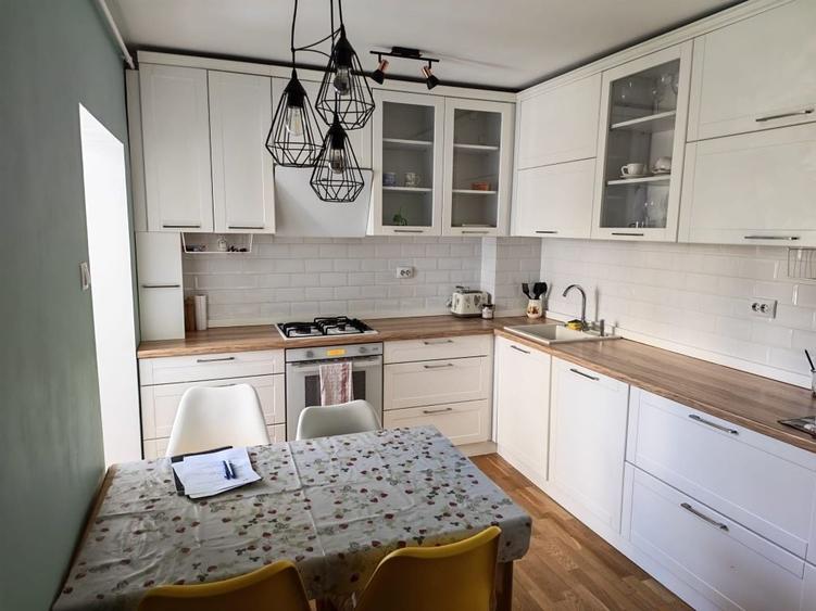 Apartament cu 3 camere decomandat în Tătărași