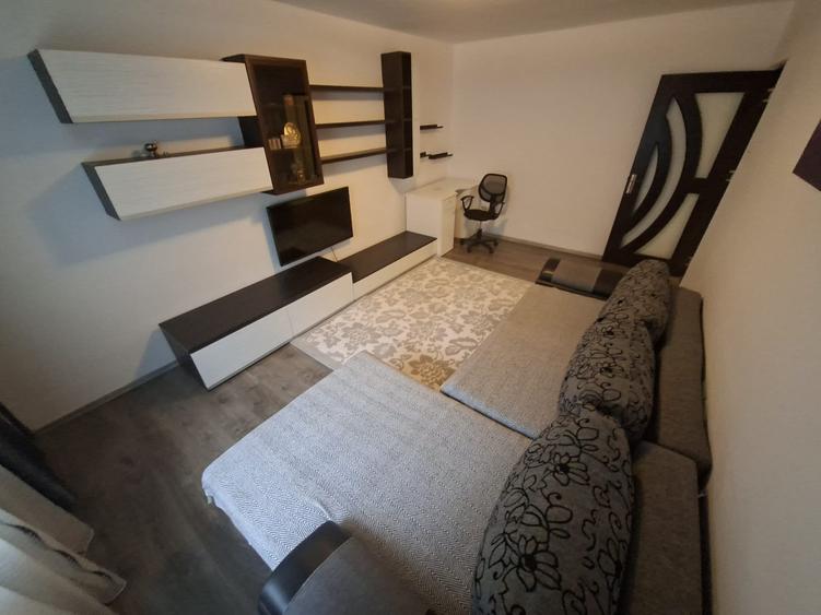 Apartament cu 2 camere decomandat în Poarta 6