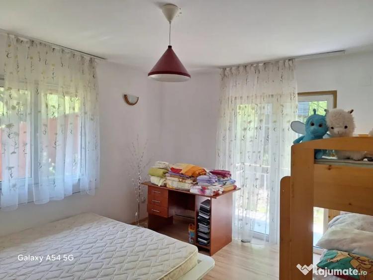 Casă cu 7 camere cu Teren 6242 Mp în Central