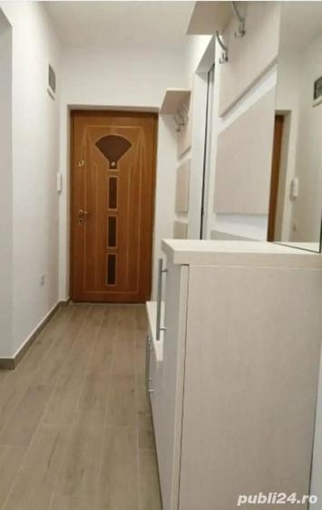 Apartament cu 3 camere decomandat, mobilat în Nicolina