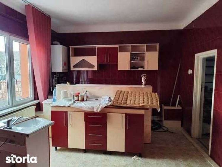 Casă cu 3 camere cu Teren 100 Mp în Central