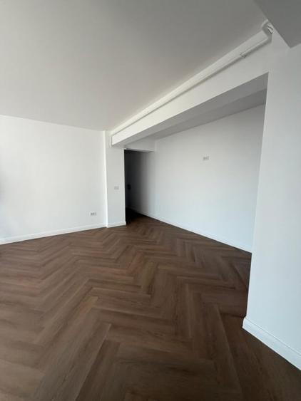 Apartament cu 3 camere decomandat în Est