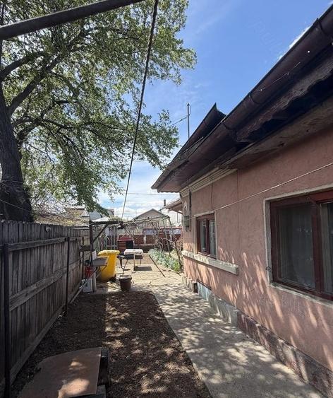 Casă cu 4 camere cu Canalizare în Central