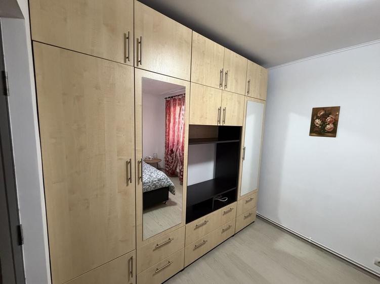 Persoana fizica inchiriez apartament cu doua camere, Podu ros - 1