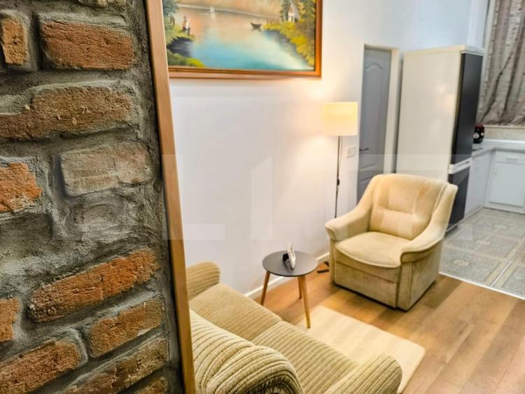 Apartament cu 3 camere, 47 mp, zona Centrala - 1