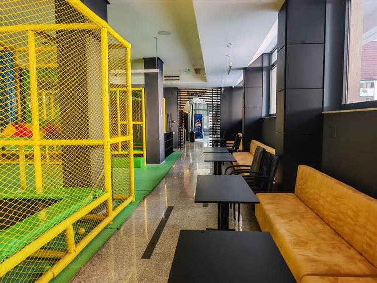 Spațiu comercial, de 183 mp, în Central