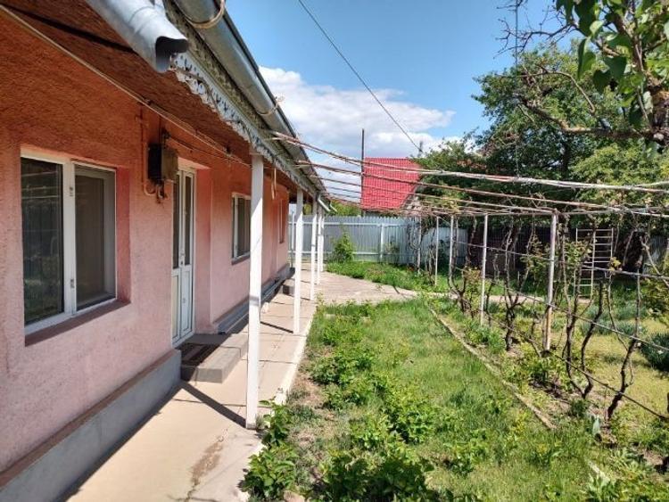 Casă individuală cu 3 camere cu Teren 1325 Mp în Cișmele